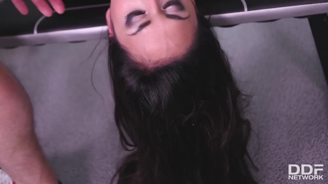 Девка пробует член тренера - #8