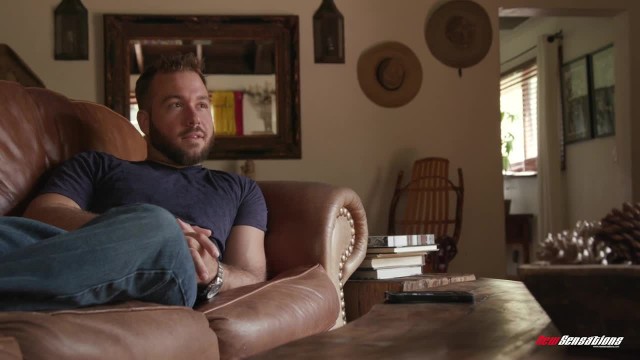 Телка сама села на член - #1