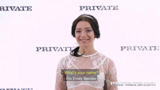 Девка в чулках нежно кончает - #1