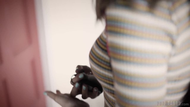 Девушка в очках бурно кончила - #1